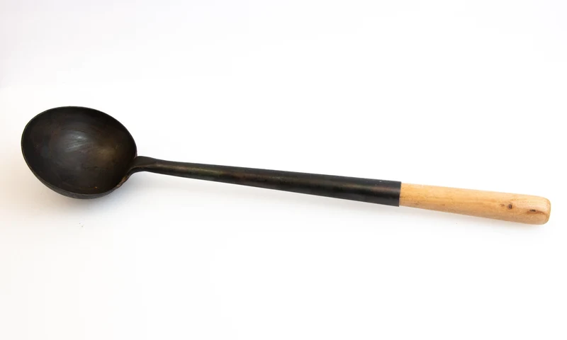 CHEFCO,LD-XLB,#XL Black Iron Ladle Spatula with Wooden Handle ,10 liang, 14cm Dia
