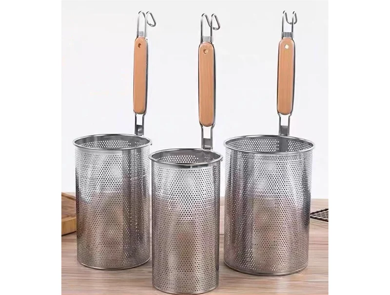 CHEFCO,FNS-1622,Coarse Stainless Steel Flat Bottom Noodle Strainer with Wooden Handle (9"H)